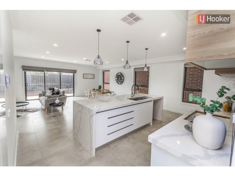 108 Gallantry Avenue, Craigieburn VIC 3064