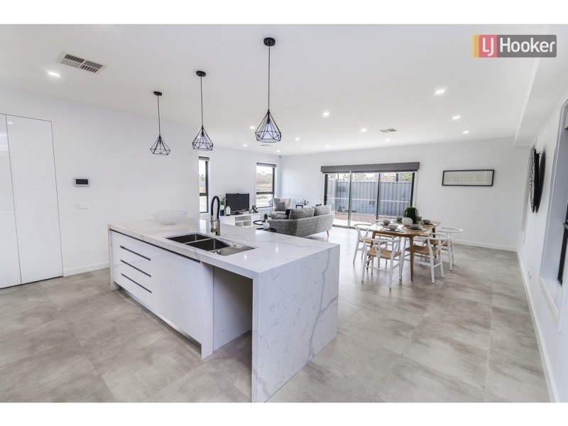 108 Gallantry Avenue, Craigieburn VIC 3064