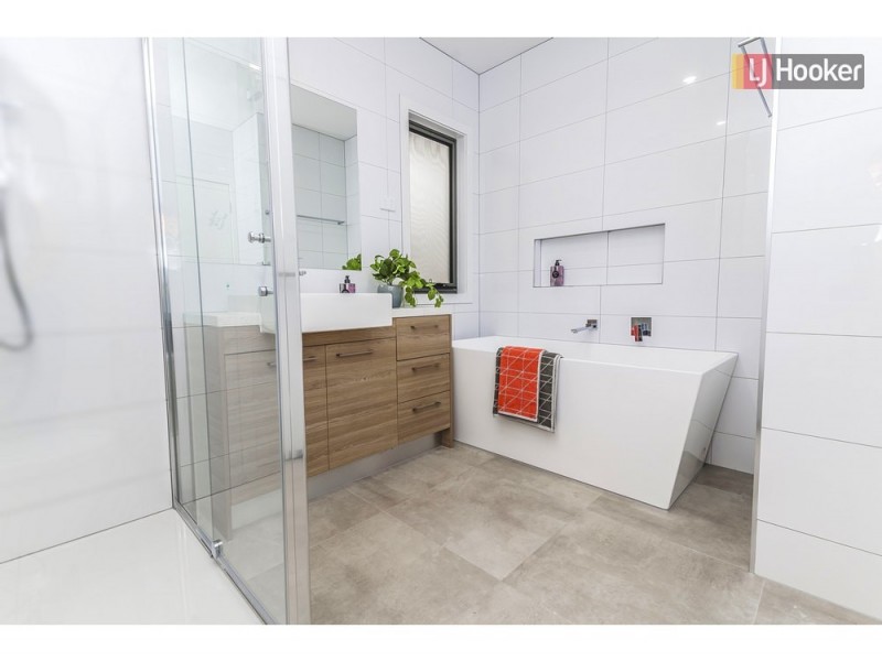 108 Gallantry Avenue, Craigieburn VIC 3064