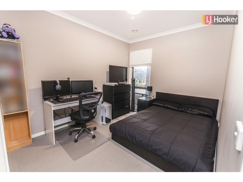 16 Gallantry Avenue, Craigieburn VIC 3064
