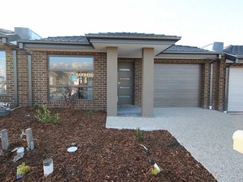 33 Highfield Drive, Mickleham VIC 3064