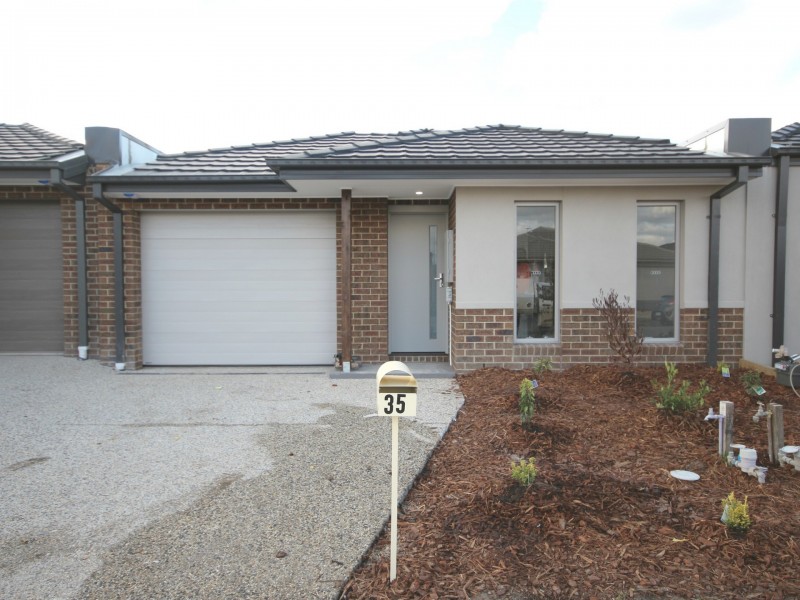 35 Highfield Drive, Mickleham VIC 3064