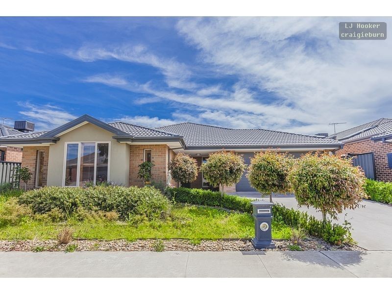 23 Beechworth Ave, Roxburgh Park VIC 3064