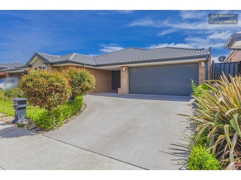 23 Beechworth Ave, Roxburgh Park VIC 3064
