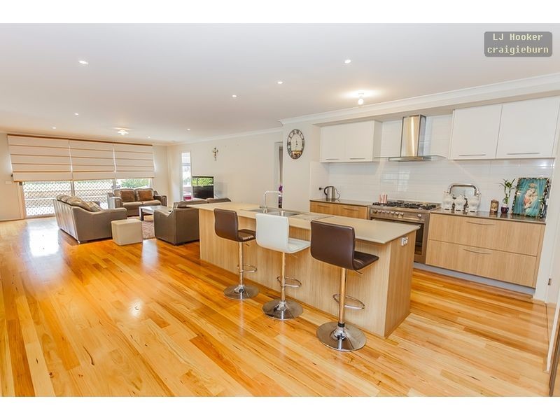 23 Beechworth Ave, Roxburgh Park VIC 3064