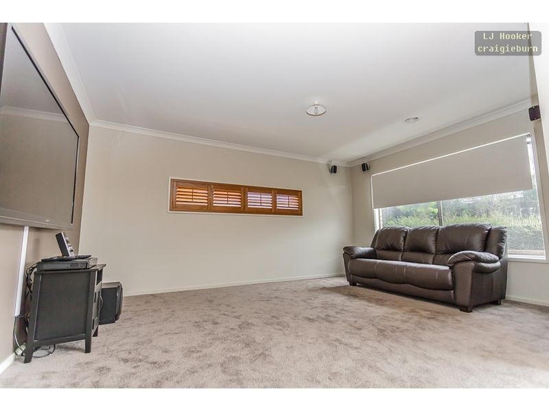 23 Beechworth Ave, Roxburgh Park VIC 3064