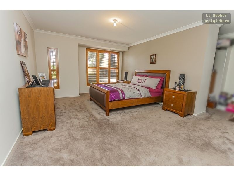 23 Beechworth Ave, Roxburgh Park VIC 3064