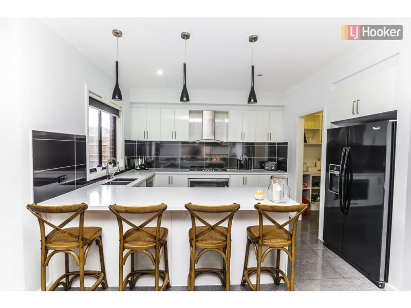 15 Champion Parade, Craigieburn VIC 3064