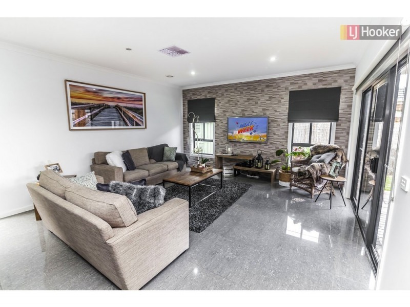 15 Champion Parade, Craigieburn VIC 3064