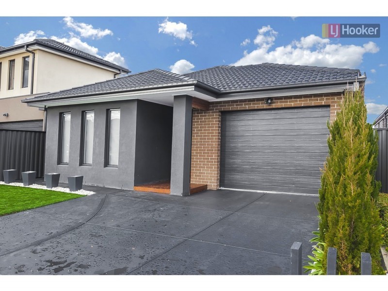 15 Champion Parade, Craigieburn VIC 3064