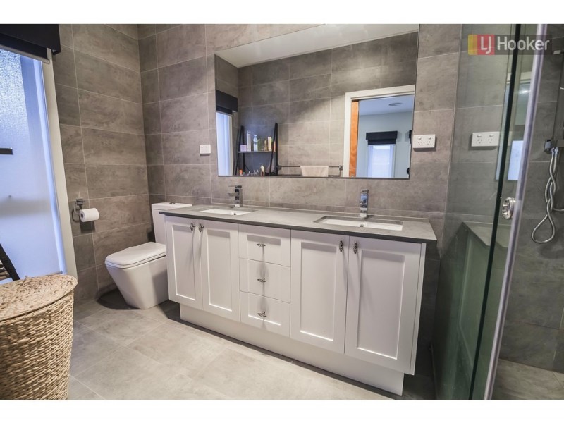 14 Rouge Way, Craigieburn VIC 3064