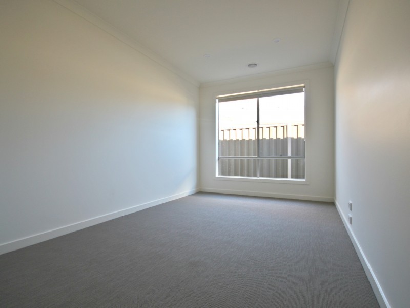 4 Cavell Drive, Craigieburn VIC 3064