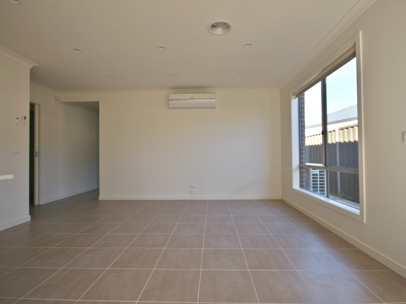 4 Cavell Drive, Craigieburn VIC 3064