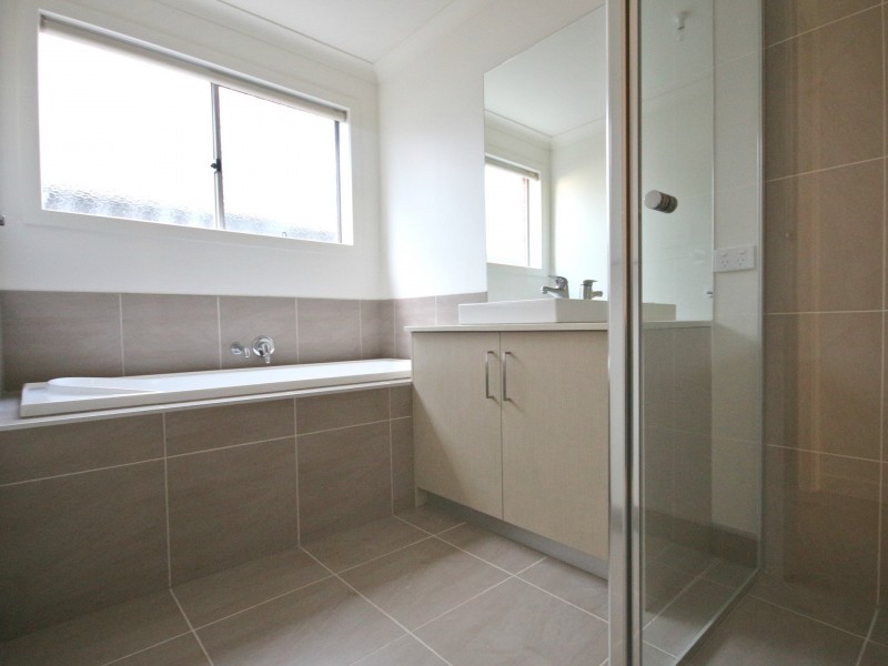 4 Cavell Drive, Craigieburn VIC 3064