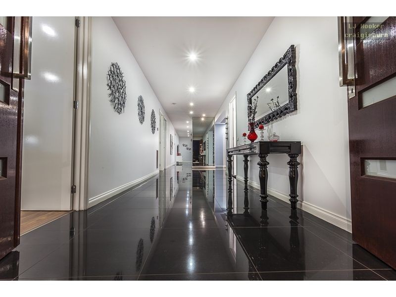 20 Westbury Parkway, Roxburgh Park VIC 3064