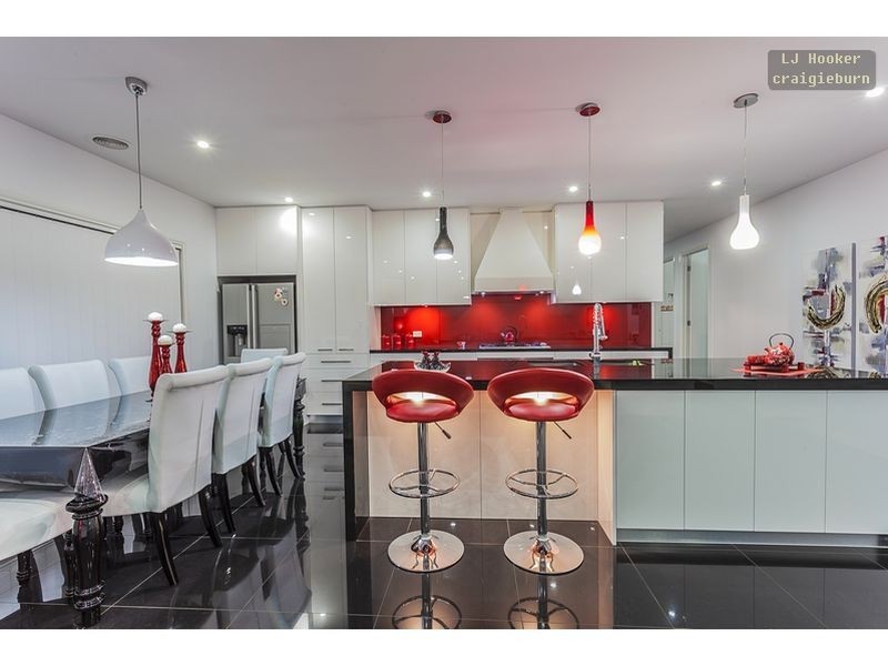 20 Westbury Parkway, Roxburgh Park VIC 3064