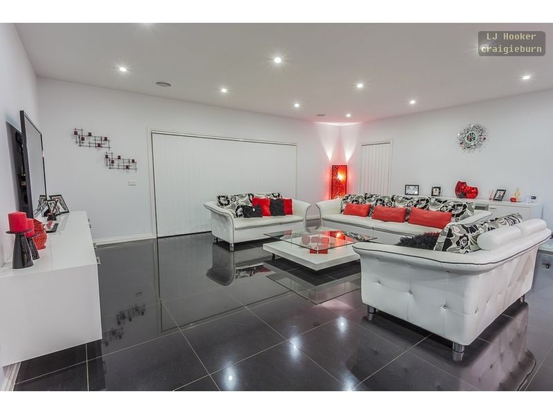 20 Westbury Parkway, Roxburgh Park VIC 3064