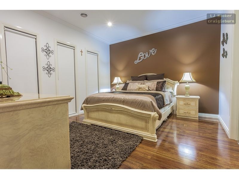 20 Westbury Parkway, Roxburgh Park VIC 3064