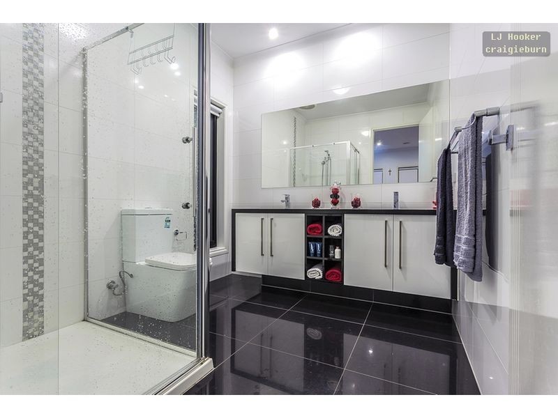 20 Westbury Parkway, Roxburgh Park VIC 3064