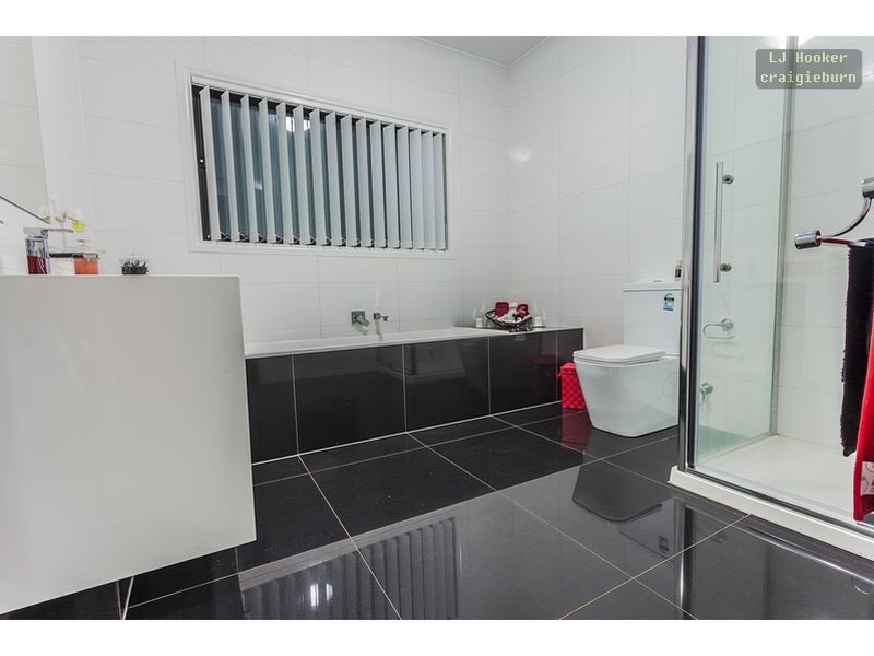 20 Westbury Parkway, Roxburgh Park VIC 3064