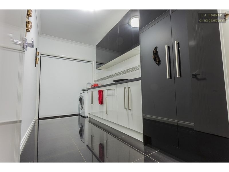 20 Westbury Parkway, Roxburgh Park VIC 3064