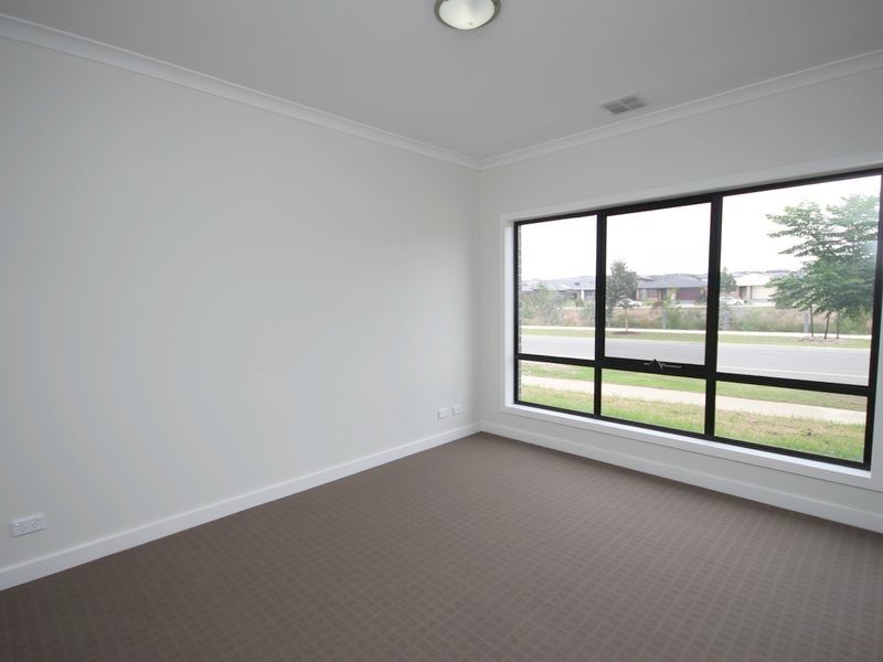 24 Gallantry Avenue, Craigieburn VIC 3064