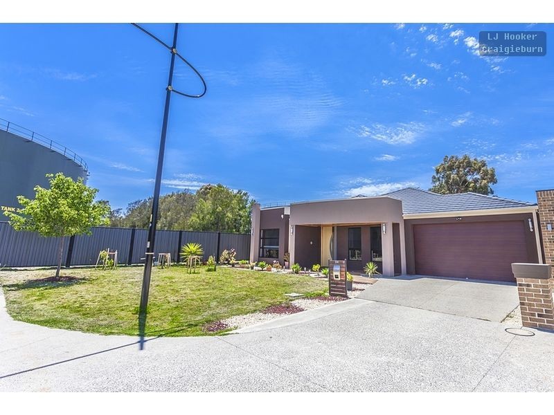 34 Woodside way, Roxburgh Park VIC 3064
