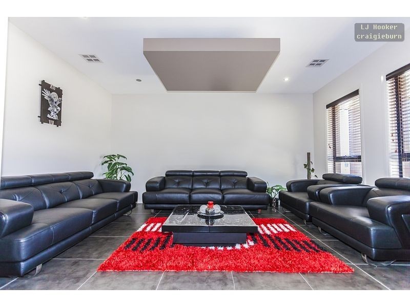 34 Woodside way, Roxburgh Park VIC 3064