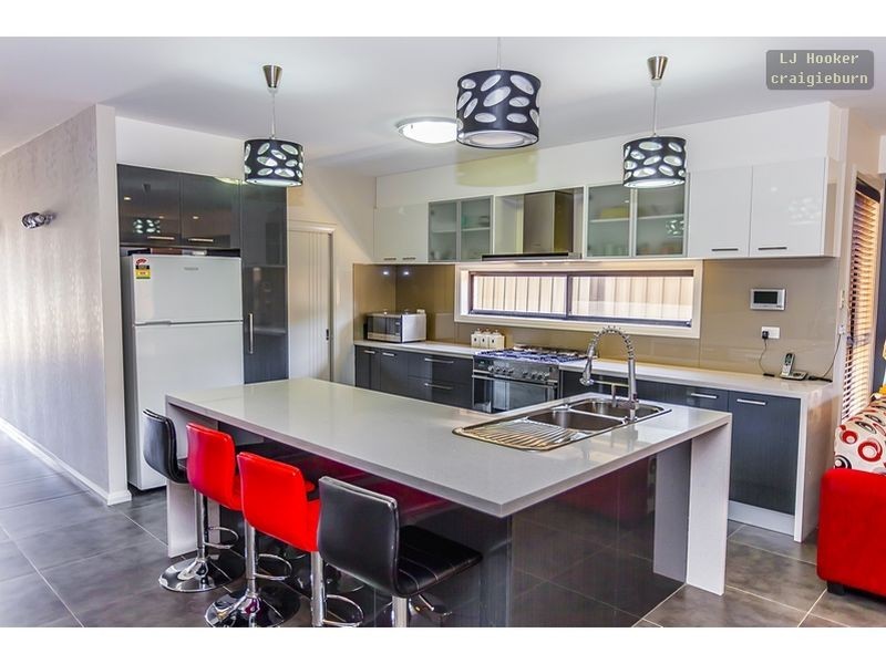 34 Woodside way, Roxburgh Park VIC 3064