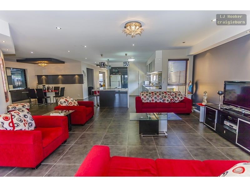 34 Woodside way, Roxburgh Park VIC 3064