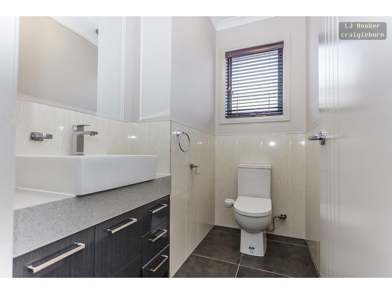 34 Woodside way, Roxburgh Park VIC 3064