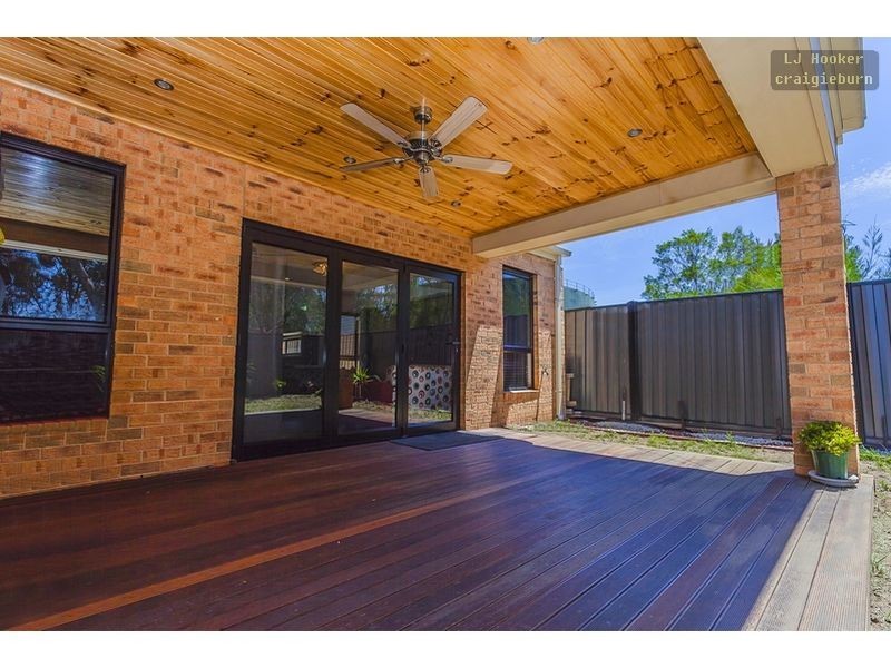 34 Woodside way, Roxburgh Park VIC 3064