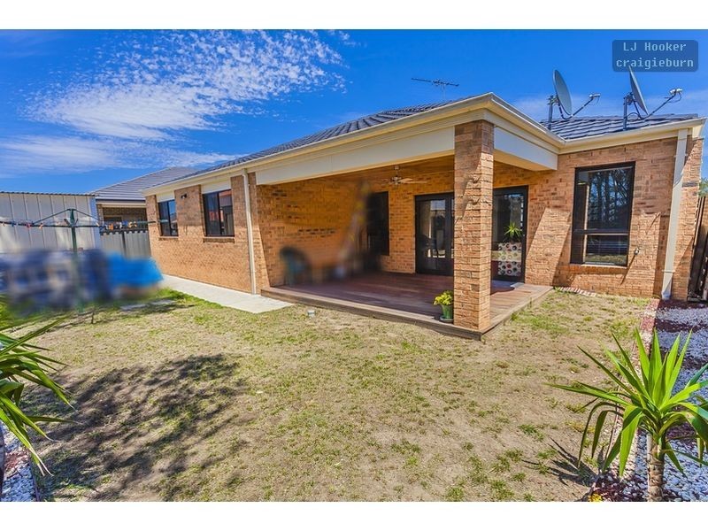 34 Woodside way, Roxburgh Park VIC 3064