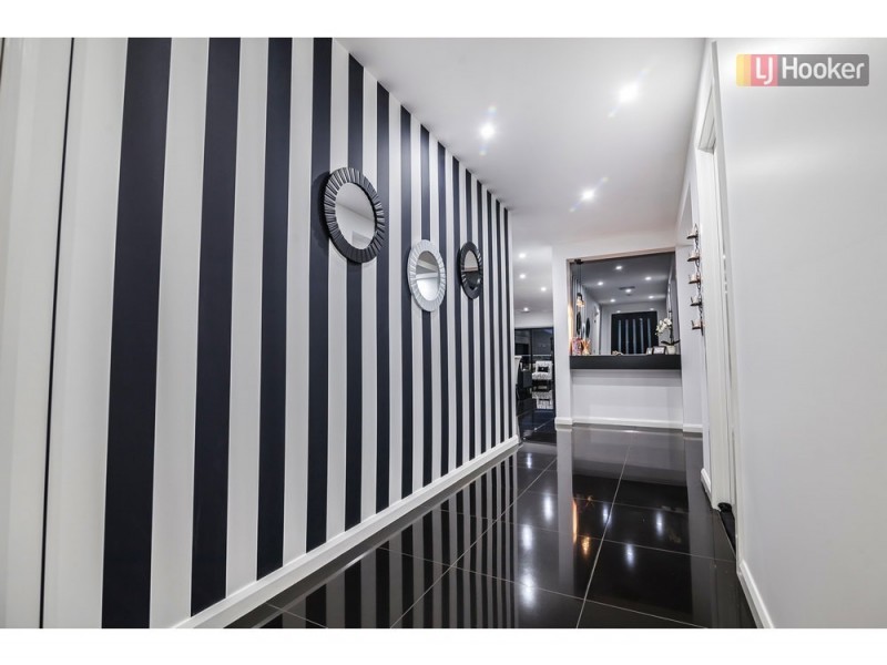 42 Valiant Crescent, Craigieburn VIC 3064