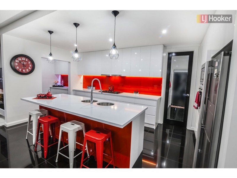 42 Valiant Crescent, Craigieburn VIC 3064