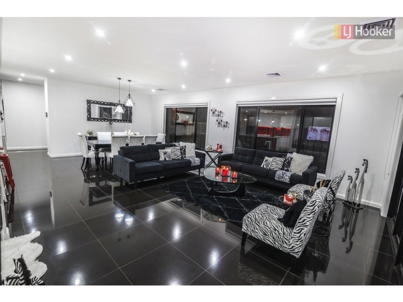 42 Valiant Crescent, Craigieburn VIC 3064