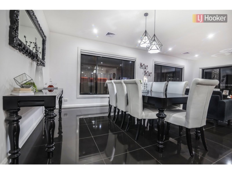 42 Valiant Crescent, Craigieburn VIC 3064