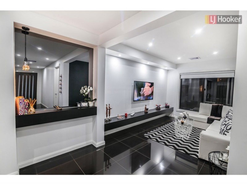 42 Valiant Crescent, Craigieburn VIC 3064