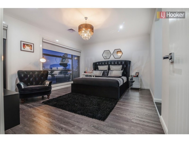 42 Valiant Crescent, Craigieburn VIC 3064