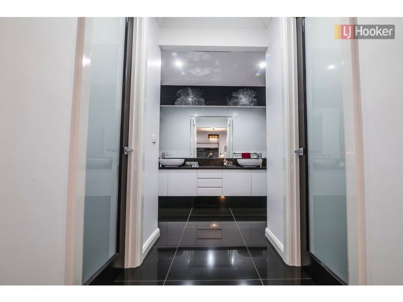 42 Valiant Crescent, Craigieburn VIC 3064