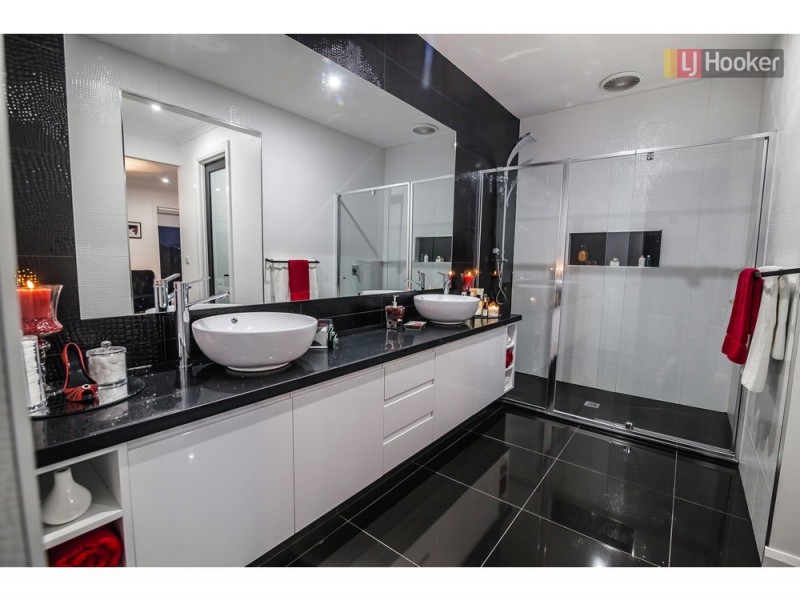 42 Valiant Crescent, Craigieburn VIC 3064
