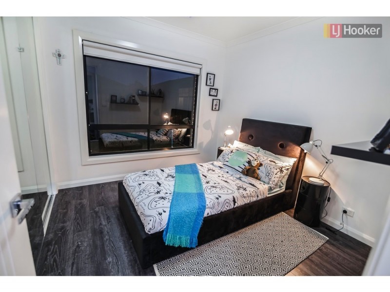 42 Valiant Crescent, Craigieburn VIC 3064