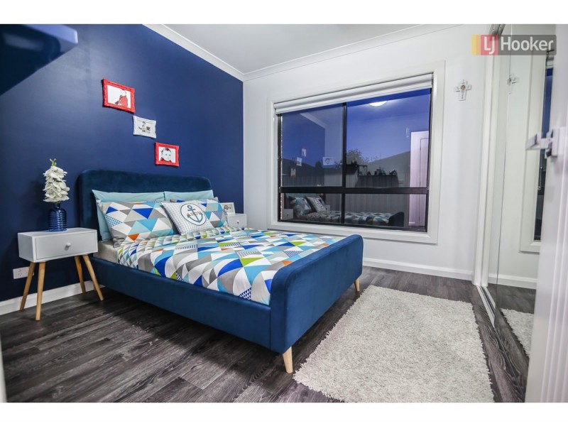 42 Valiant Crescent, Craigieburn VIC 3064