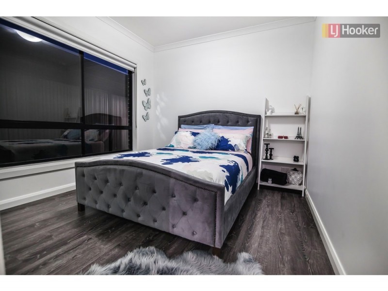 42 Valiant Crescent, Craigieburn VIC 3064