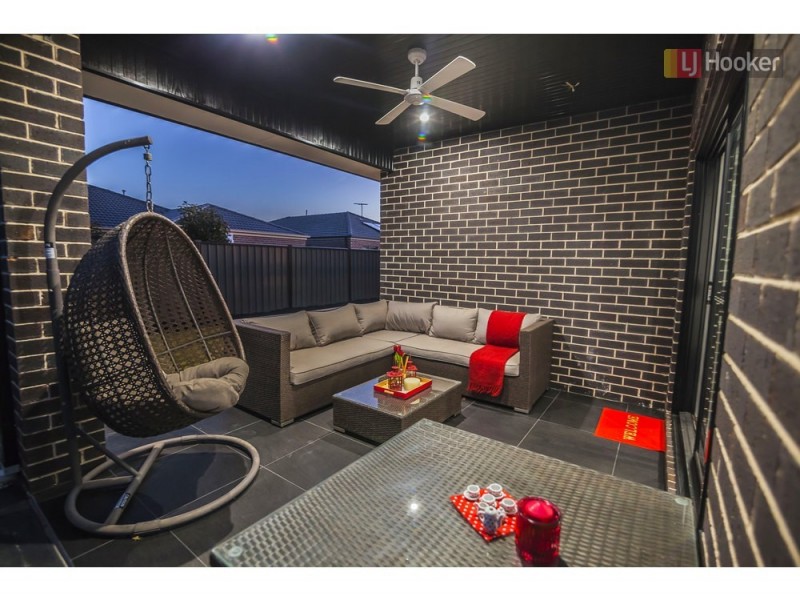 42 Valiant Crescent, Craigieburn VIC 3064