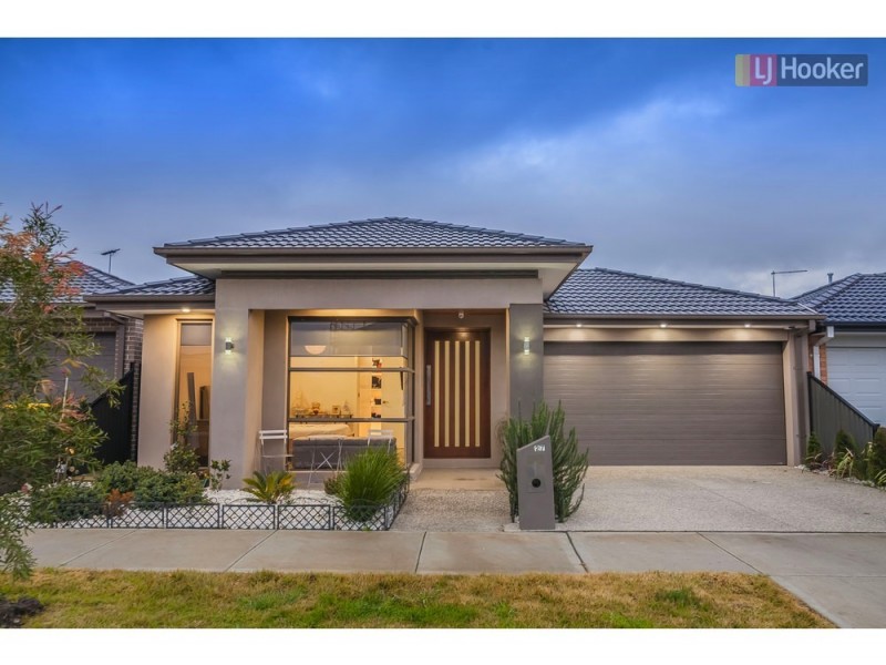 27 Mountleigh Circuit, Craigieburn VIC 3064
