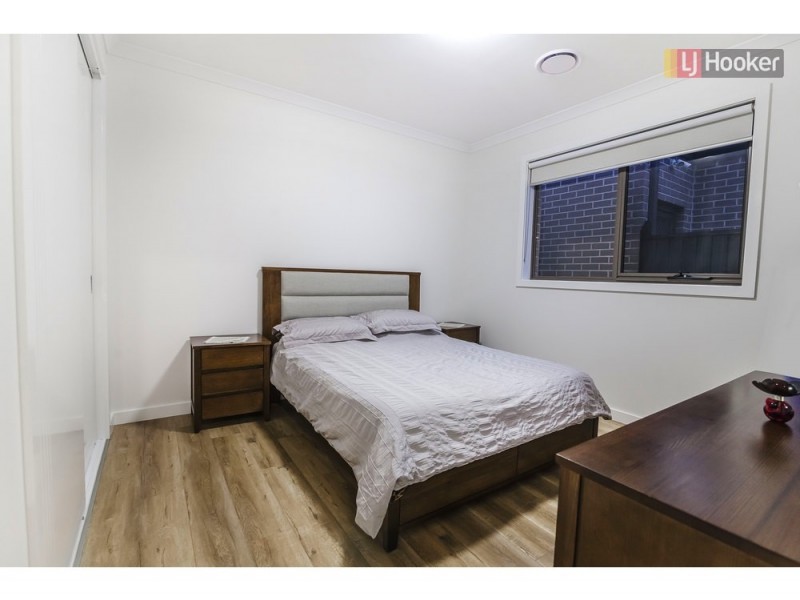 27 Mountleigh Circuit, Craigieburn VIC 3064