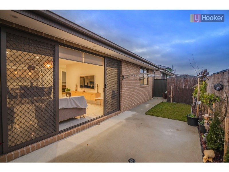 27 Mountleigh Circuit, Craigieburn VIC 3064