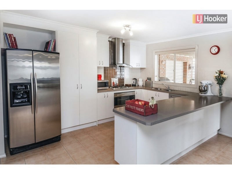 49 Lakes Drive, Craigieburn VIC 3064