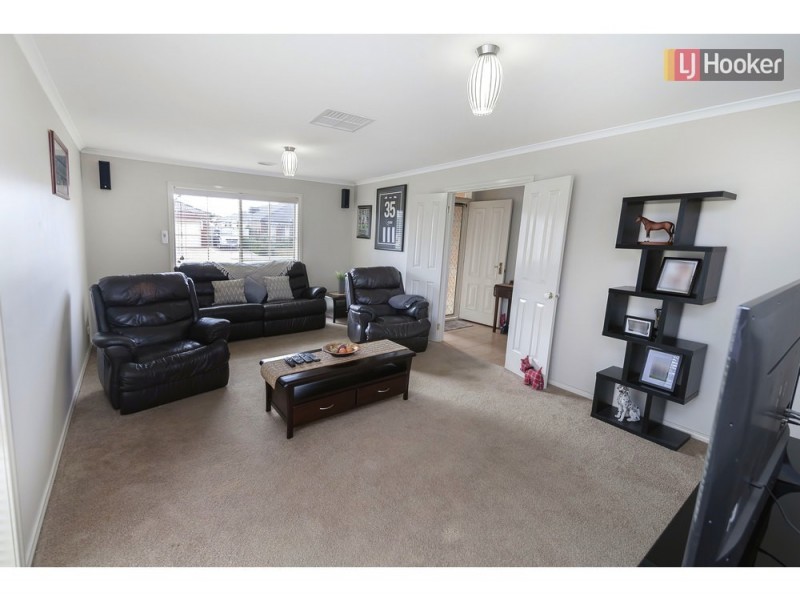 49 Lakes Drive, Craigieburn VIC 3064